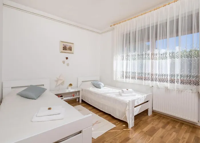 4 Bedroom In Apartamento Opatija