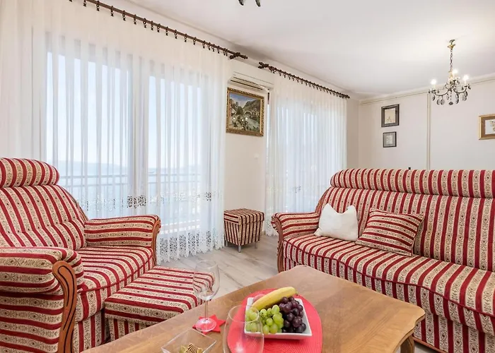 4 Bedroom In Apartamento Opatija
