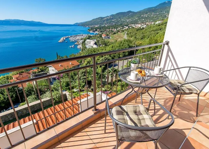 4 Bedroom In *